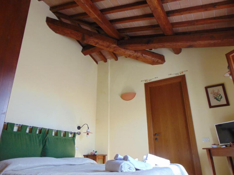 Dormire in Umbria letto 3 camera matrimoniale